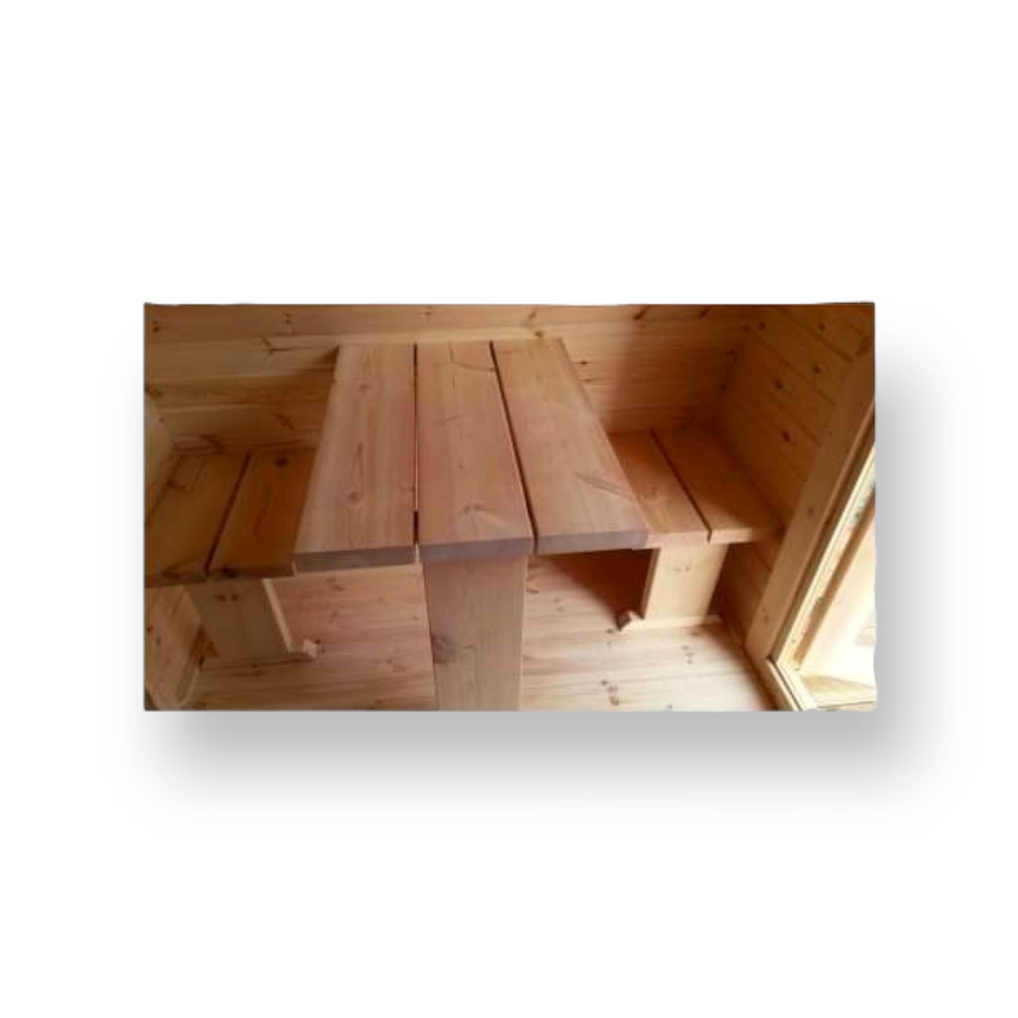Fast bord og to stoler